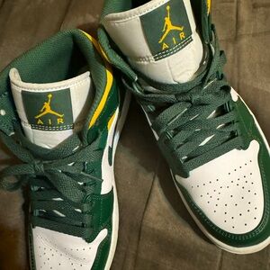 Air Jordon mid-green Celtics SuperSonics color, SZ. 7.5Mens, new without box
